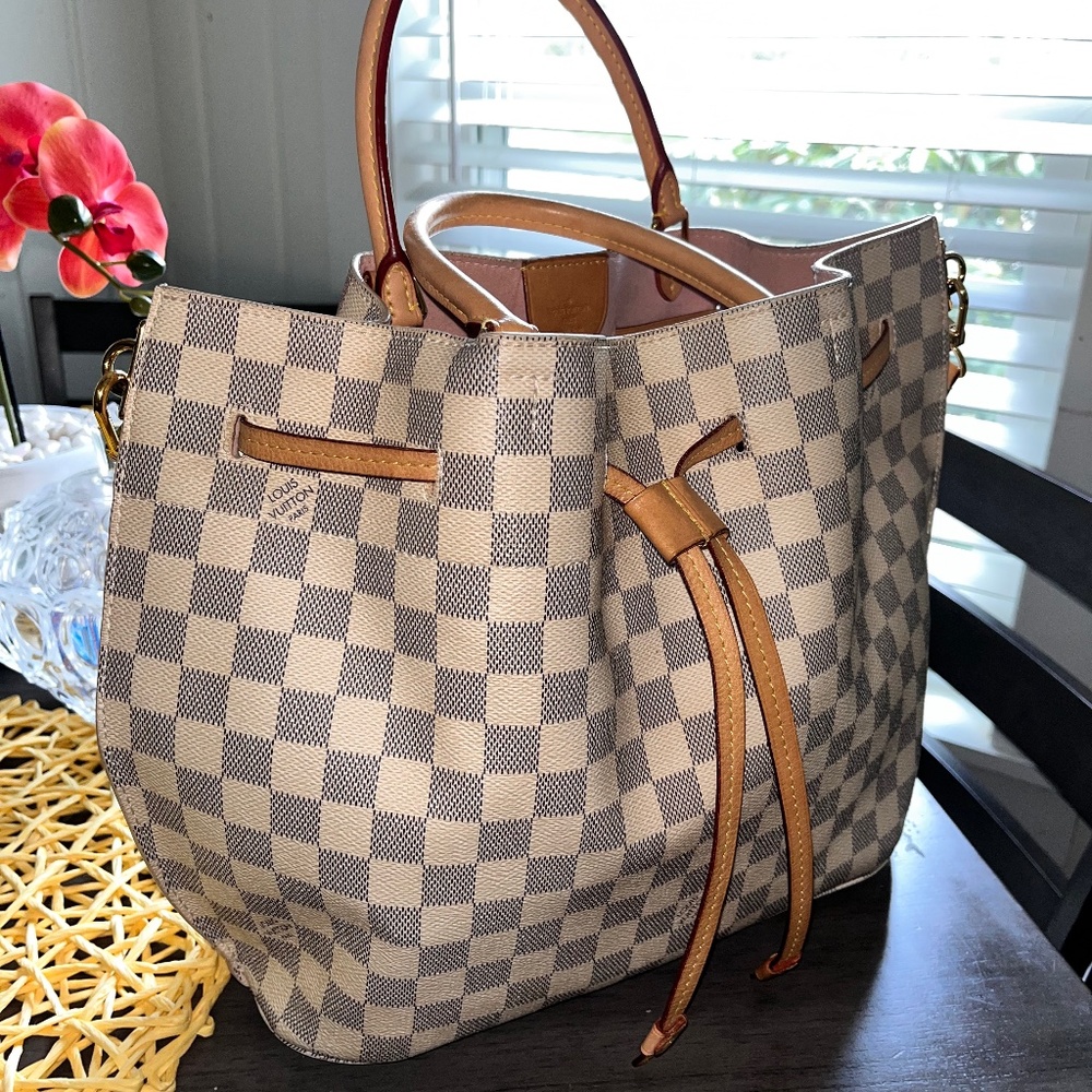 Louis Vuitton purse